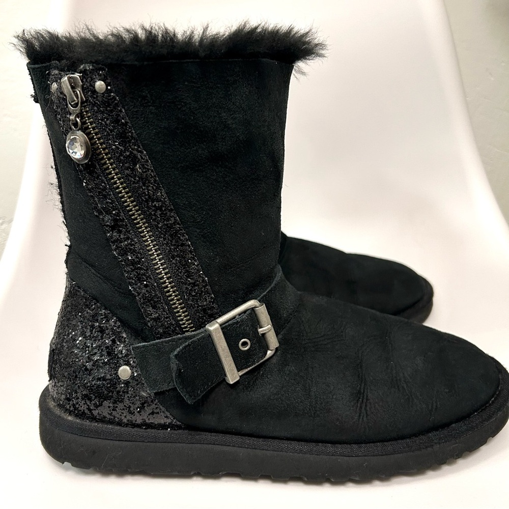 UGG Boots- Short. Black with Glitter Accent.